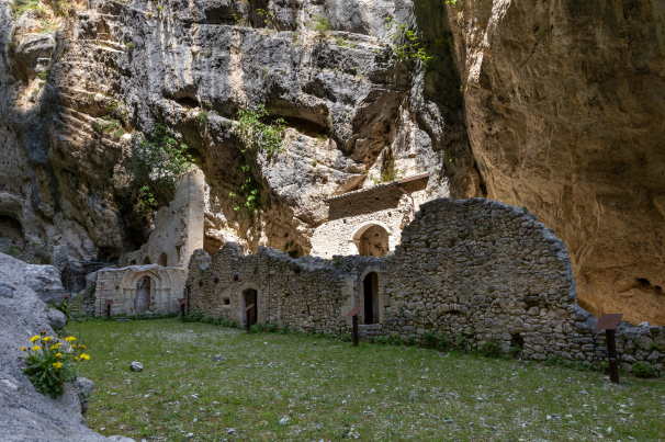 Resti Abbazia di San Martino in Valle Fara San Martino