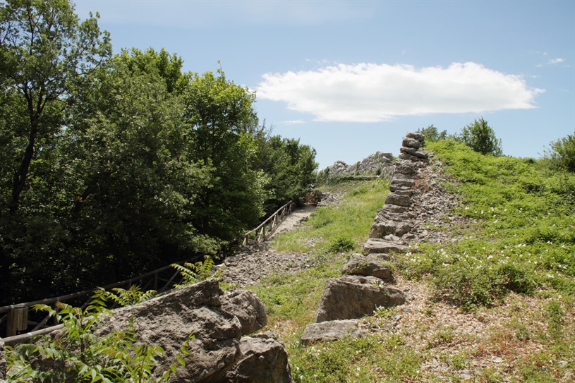 Mura Paladine Monte Pallano Tornareccio